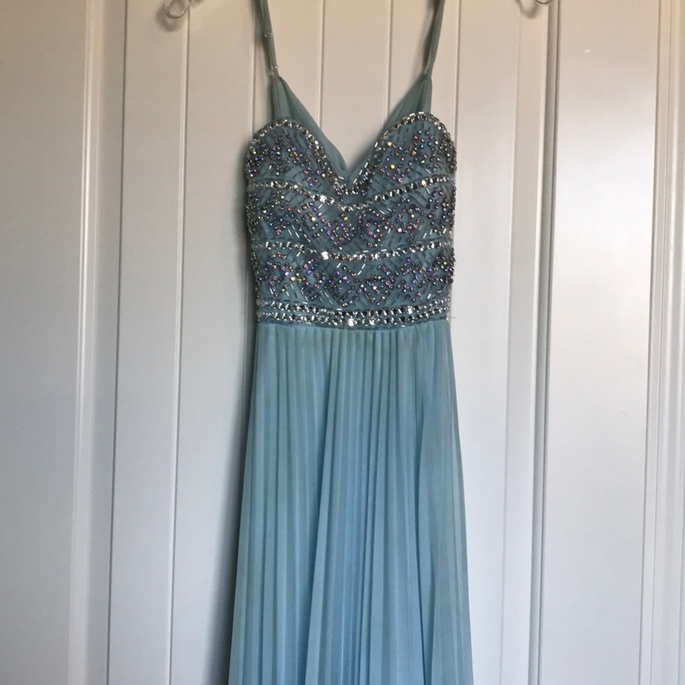 PROM DRESS! - Picture 2 of 6